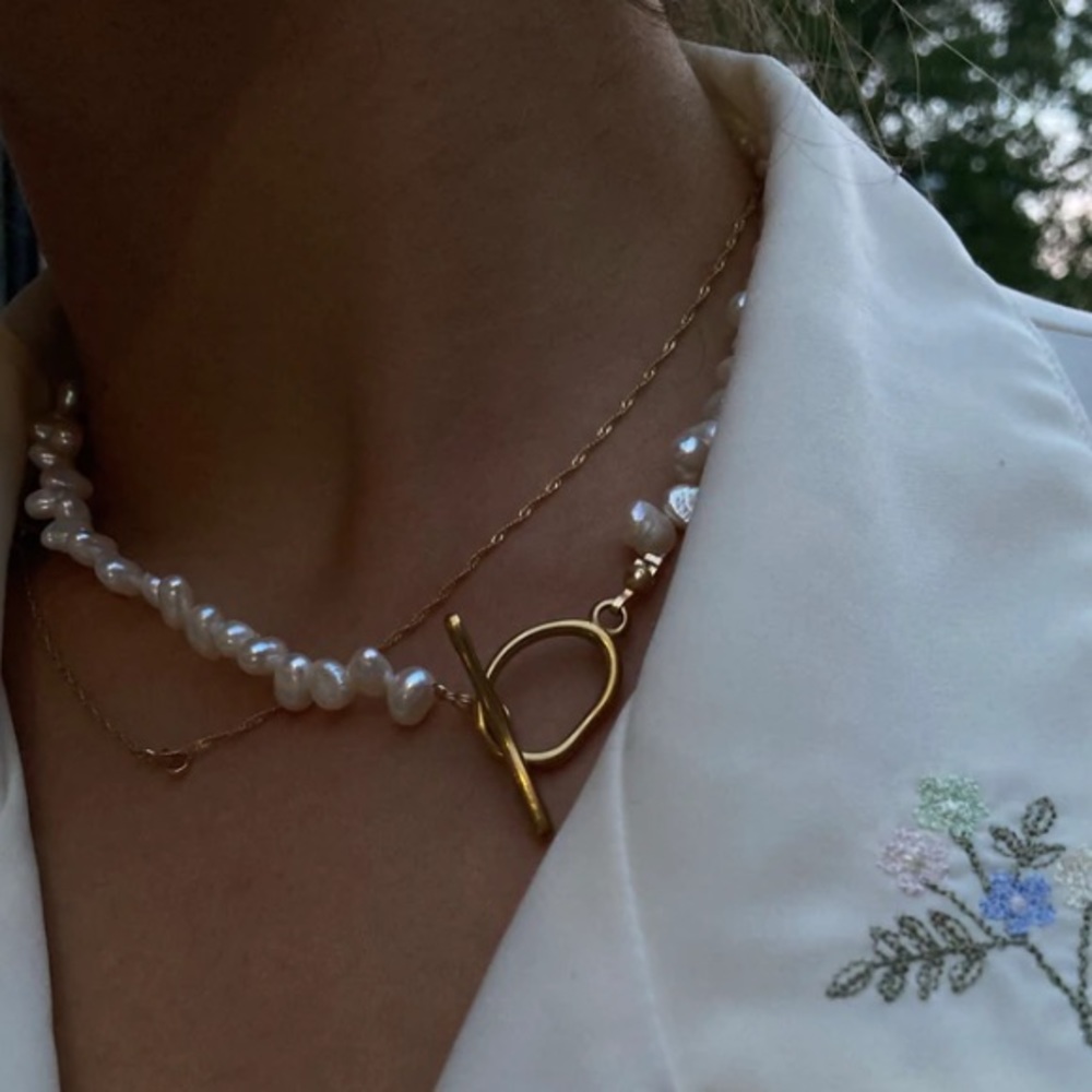 Wave pearl necklace